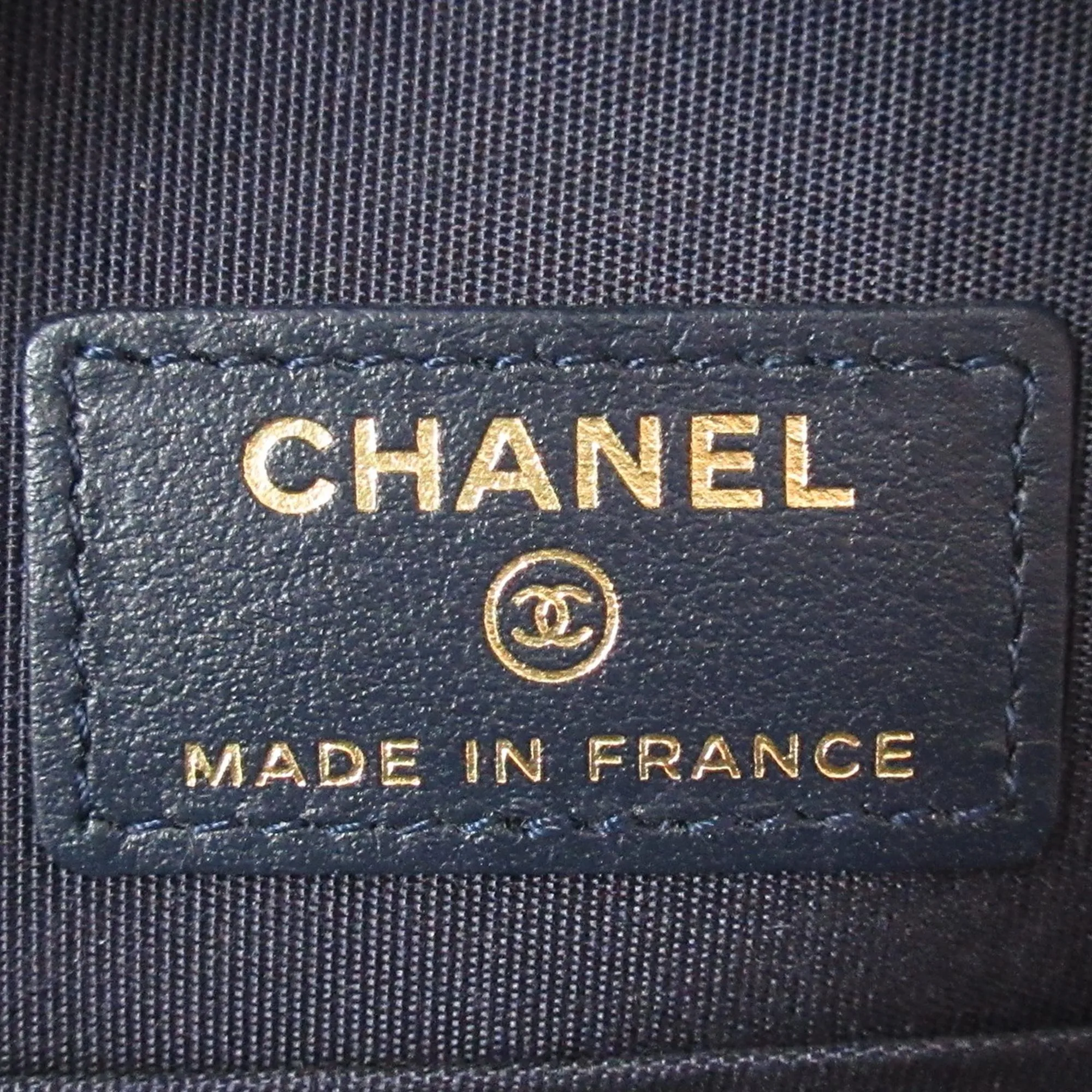Chanel 19 Round Lambskin Clutch With Chain (SHG-6cbrO9)