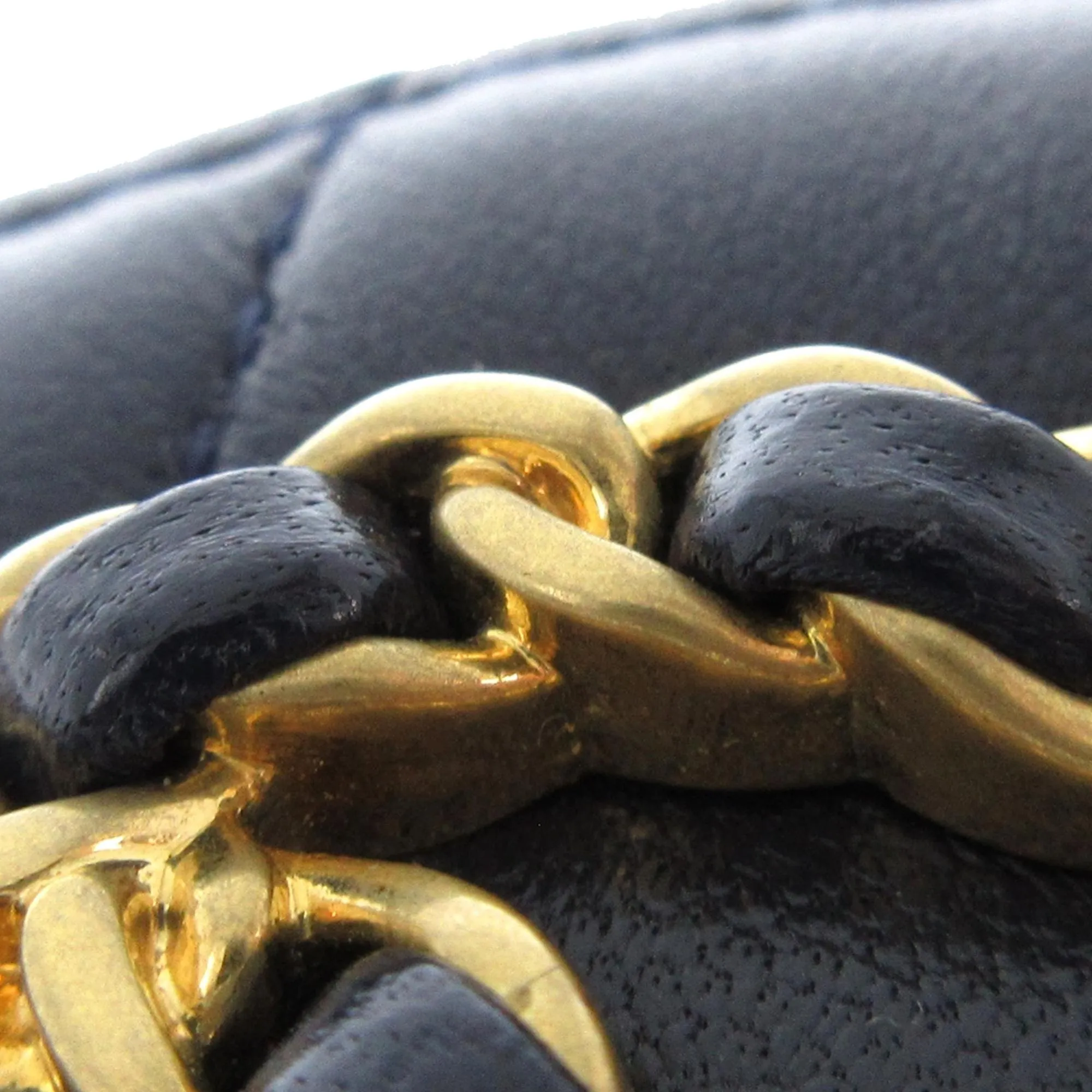 Chanel 19 Round Lambskin Clutch With Chain (SHG-6cbrO9)