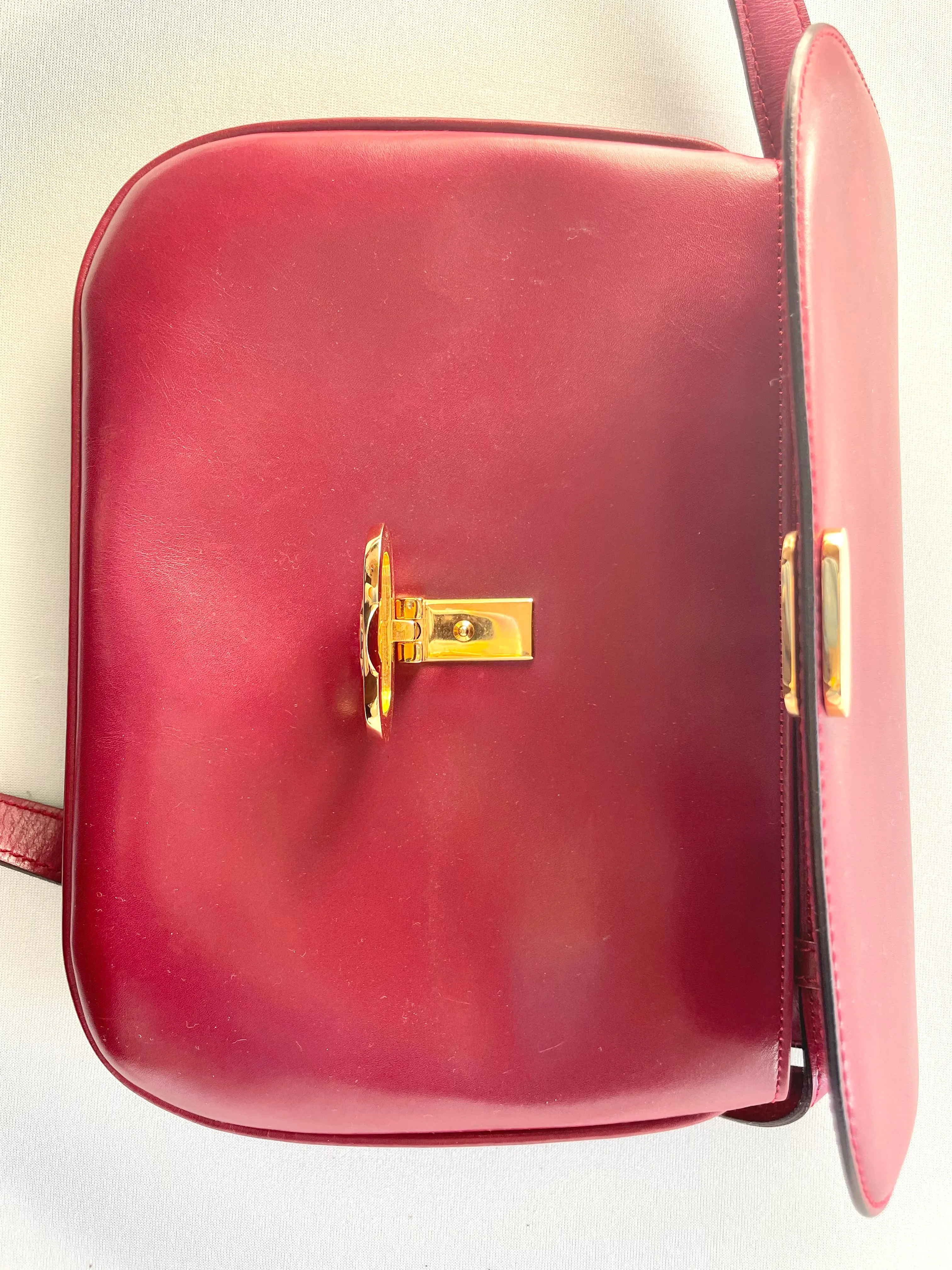 MINT. Vintage Celine wine red leather shoulder bag, clutch purse with wine and golden logo. Perfect elegance for your daily use. 050215ya1