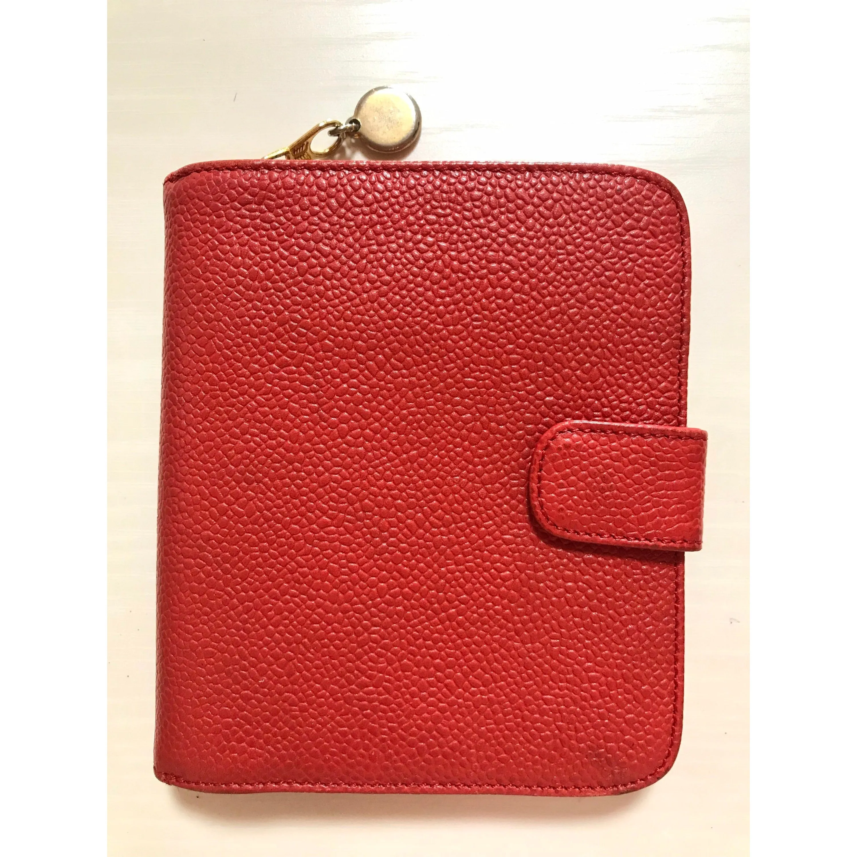 Vintage CHANEL red caviar skin round zipper wallet with CC stitch mark.  Best vintage gift. 0602061