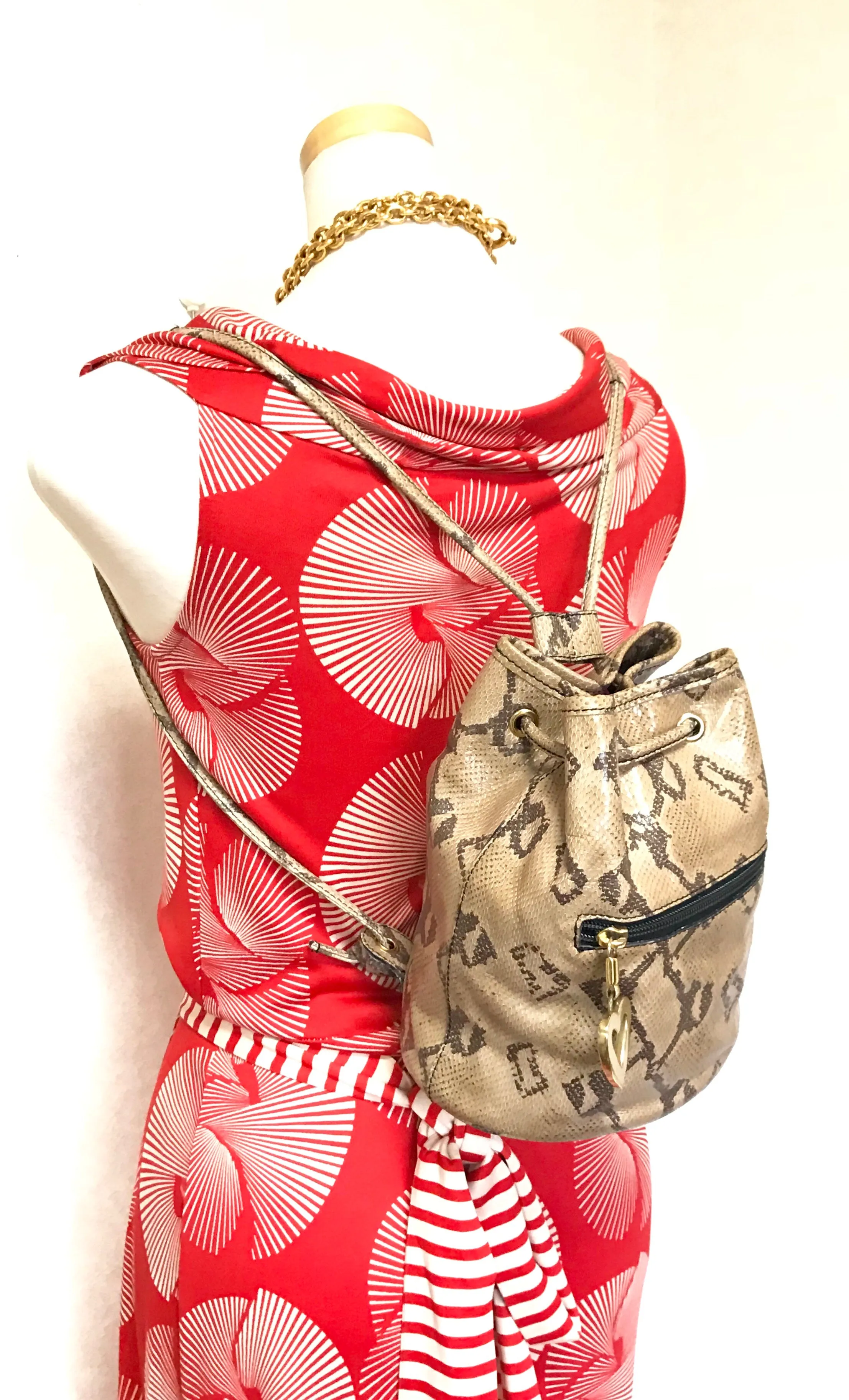Vintage MOSCHINO by redwall snakeskin print leather mini backpack with golden M logo charm. Perfect chic and mod daily bag. 070131re1