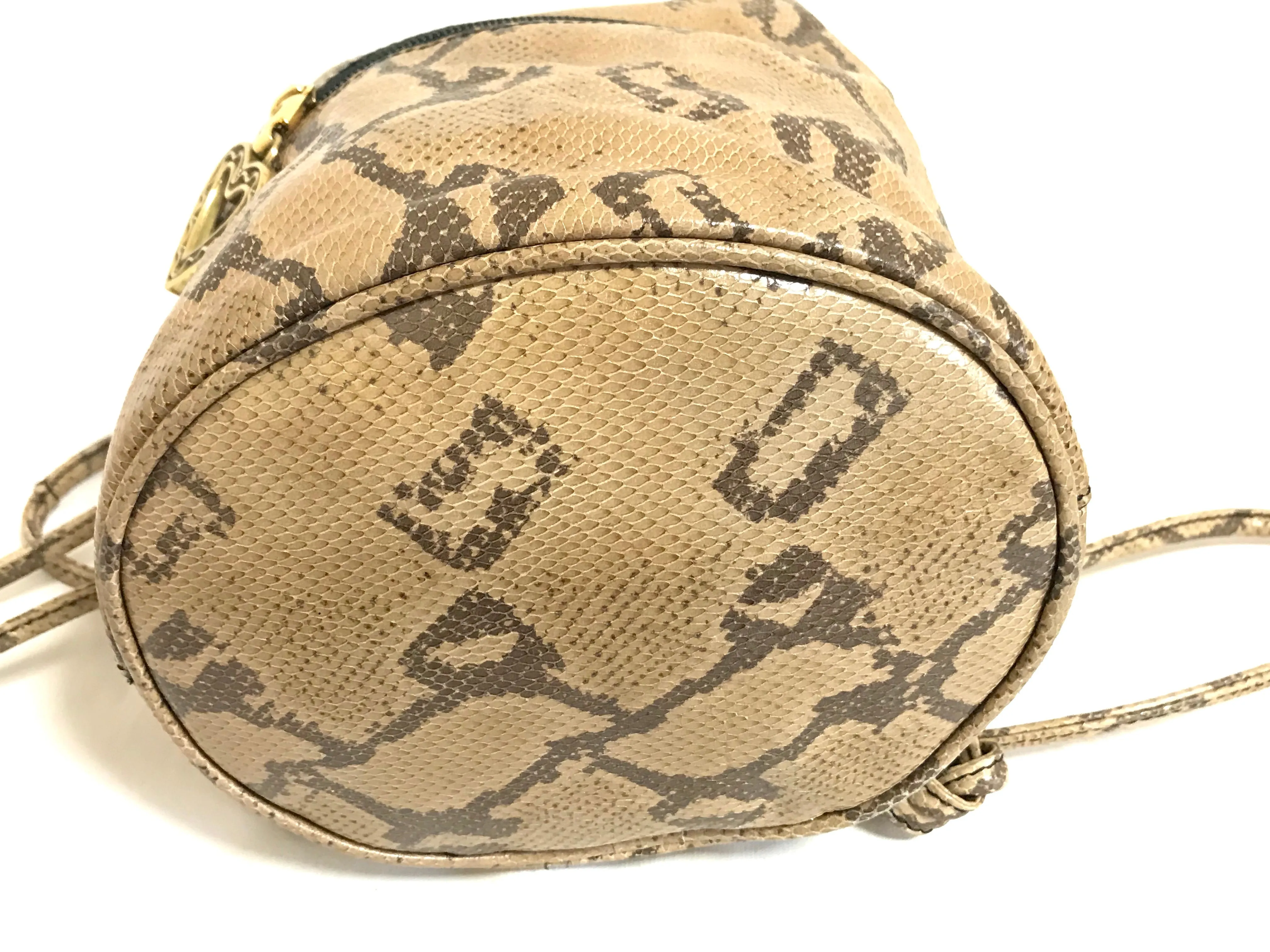 Vintage MOSCHINO by redwall snakeskin print leather mini backpack with golden M logo charm. Perfect chic and mod daily bag. 070131re1